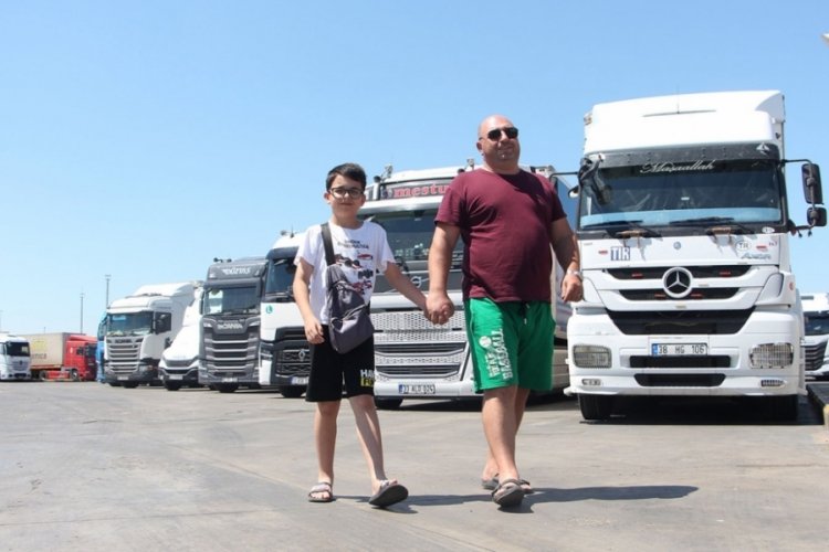 Tır şof&ouml;rleri, bayrama ailelerinden uzakta girdi