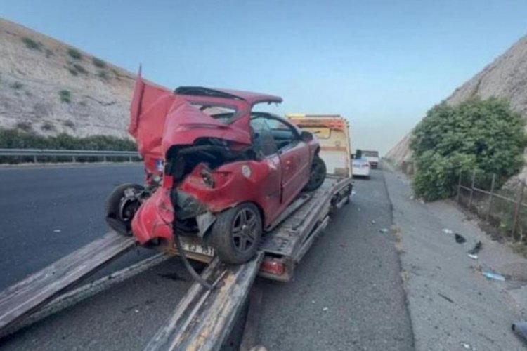 Şanlıurfa'da yolcu otob&uuml;s&uuml; ile otomobil &ccedil;arpıştı! &Ouml;l&uuml; ve yaralılar var