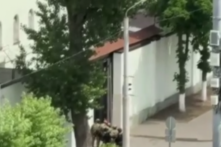 Rusya'da 2 gardiyan rehin alındı