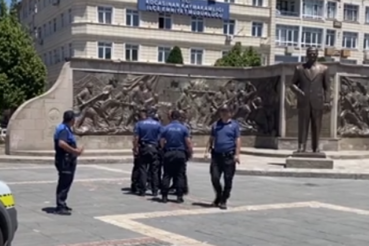 Atat&uuml;rk Anıtı'na baltayla saldıran ş&uuml;pheliler g&ouml;zaltında