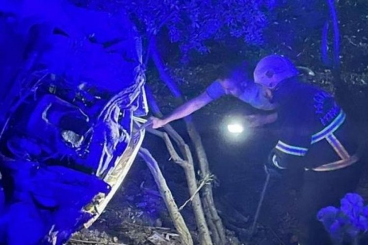 Hatay'da otomobil tarlaya u&ccedil;arak ters d&ouml;nd&uuml;! 6 yaralı