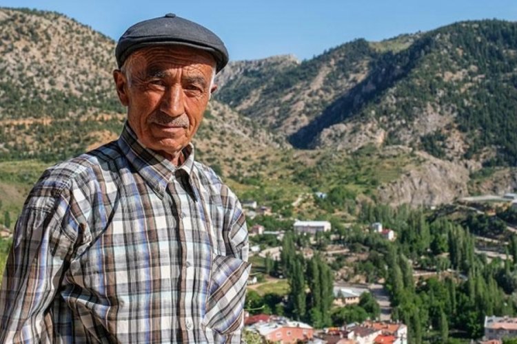 Emekli oldu hayatını doğaya adadı! '30 binin &uuml;st&uuml;nde ağa&ccedil; diktim'