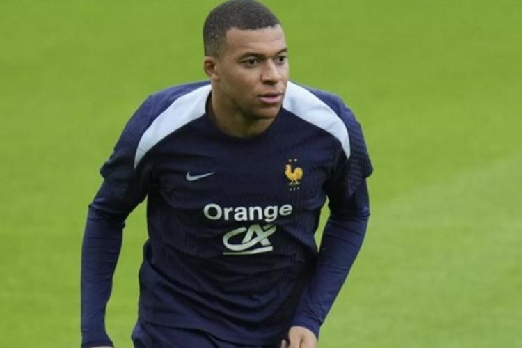 Fransa milli takım kaptanı Mbapp&eacute; 'aşırılıklara' karşı oy verme &ccedil;ağrısında bulundu