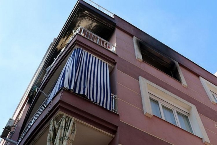 Antalya'da annesiyle yaşadığı evi yaktı