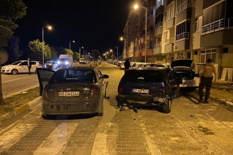 Kastamonu'da k&ouml;peğe &ccedil;arpmamak i&ccedil;in ani fren yapan s&uuml;r&uuml;c&uuml; otomobille &ccedil;arpıştı: 6 yaralı