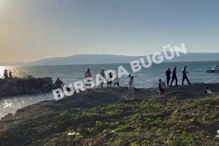 Bursa'da İznik G&ouml;l&uuml;'ne giren k&uuml;&ccedil;&uuml;k &ccedil;ocuğun cansız bedenine ulaşıldı
