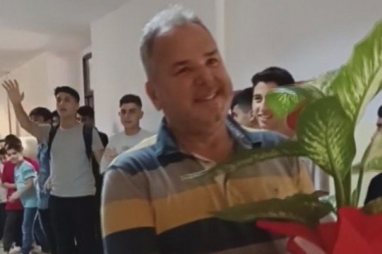 Hatay'da 9 yıl sonra tayini &ccedil;ıkan &ouml;ğretmene duygusal veda