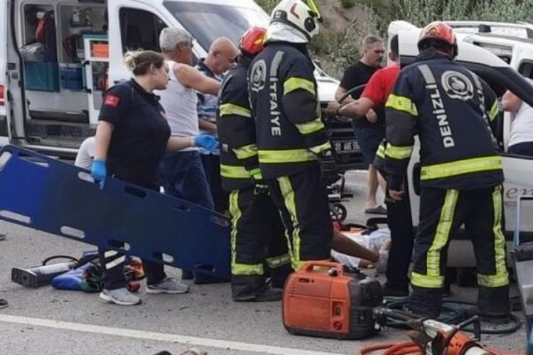 Denizli'de trafik kazası: 1 &ouml;l&uuml;, 4 yaralı