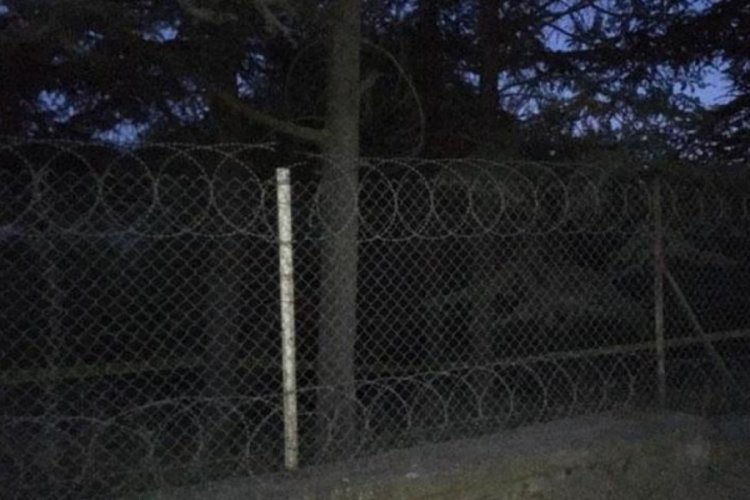 Kocaeli'de bayram ziyareti i&ccedil;in mezarlığa gelenler ağaca asılı halde bir kişiyi g&ouml;rd&uuml;!