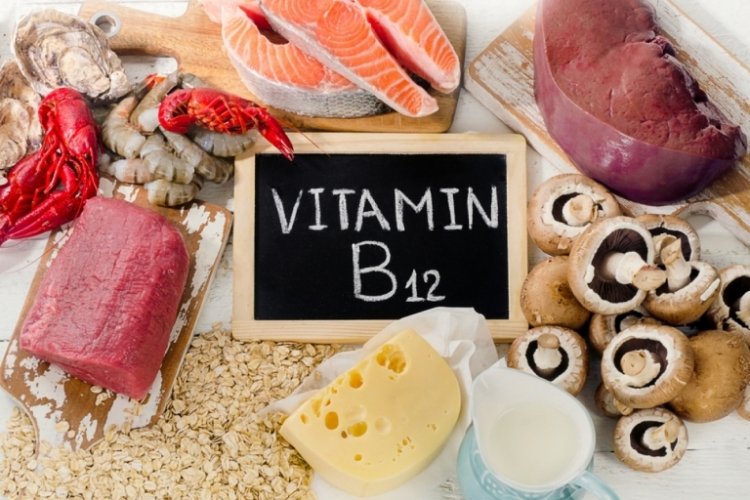 B12 vitamini nedir? B12 vitamini ne işe yarar? B12 vitamini hangi besinlerde bulunur? B12 düşüklüğünün belirtileri nelerdir?