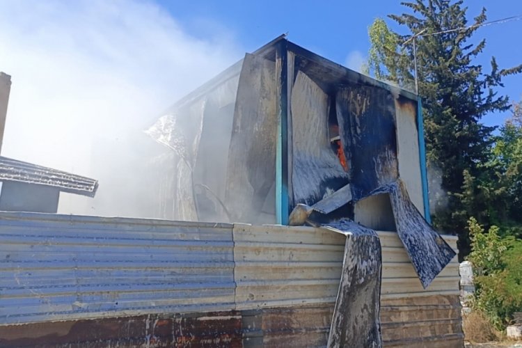 Bursa'da oksijen t&uuml;p&uuml; patlayan hurdalıkta yangın!