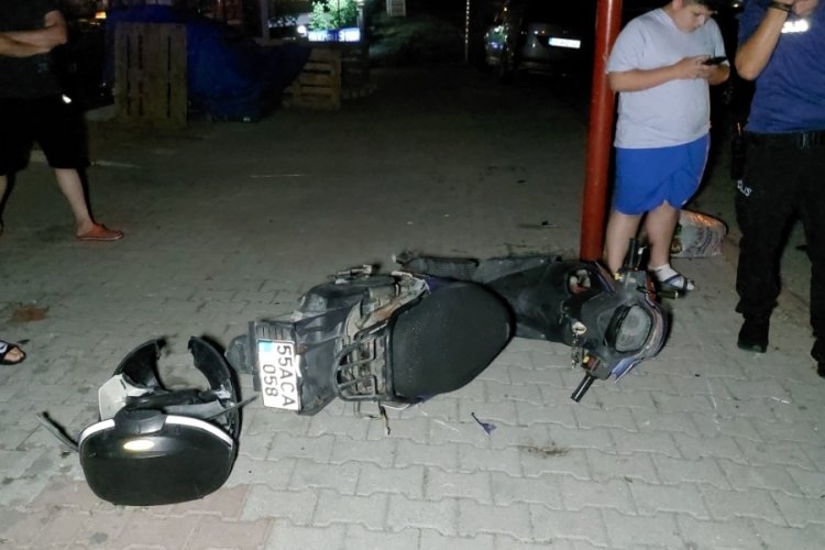 Samsun'da motosiklet ile hafif ticari ara&ccedil; &ccedil;arpıştı: 2 yaralı