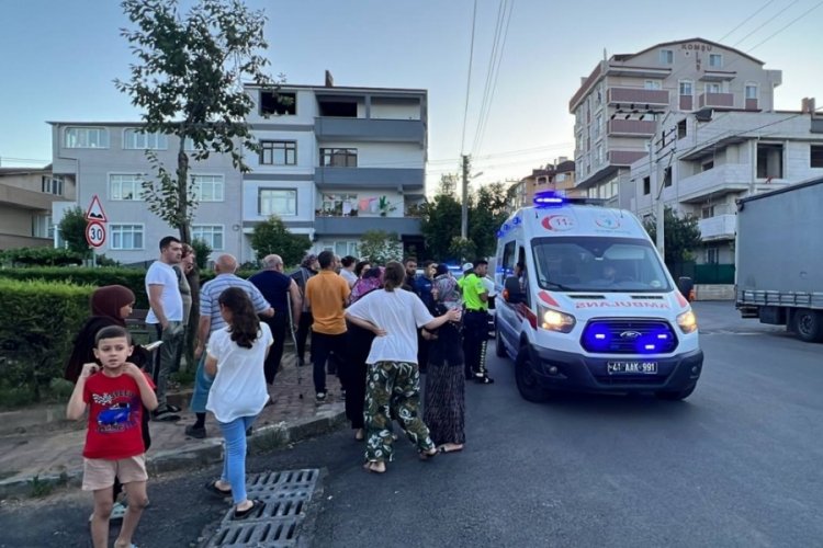 Kocaeli'de otomobilin &ccedil;arptığı &ccedil;ocuk yaralandı