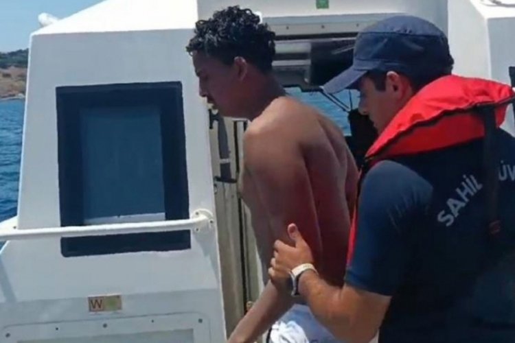 Yunanistan'a y&uuml;zerek ge&ccedil;meye &ccedil;alışan d&uuml;zensiz g&ouml;&ccedil;menler yakalandı