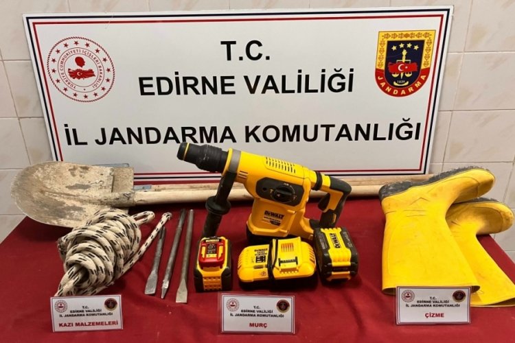 Edirne'de ka&ccedil;ak kazı yapan ş&uuml;pheli su&ccedil;&uuml;st&uuml; yakalandı
