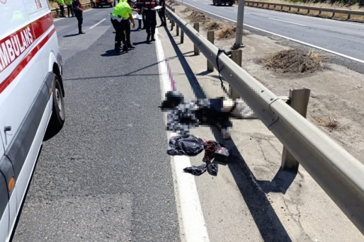 İstanbul'da bariyerlere &ccedil;arpan s&uuml;r&uuml;c&uuml; hayatını kaybetti