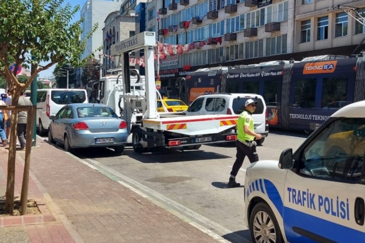 Bursa'da hatalı parkın cezası kesildi! Trafik Şube sıkı denetimde&nbsp;