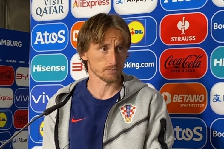Luka Modric r&ouml;portajı terk etti