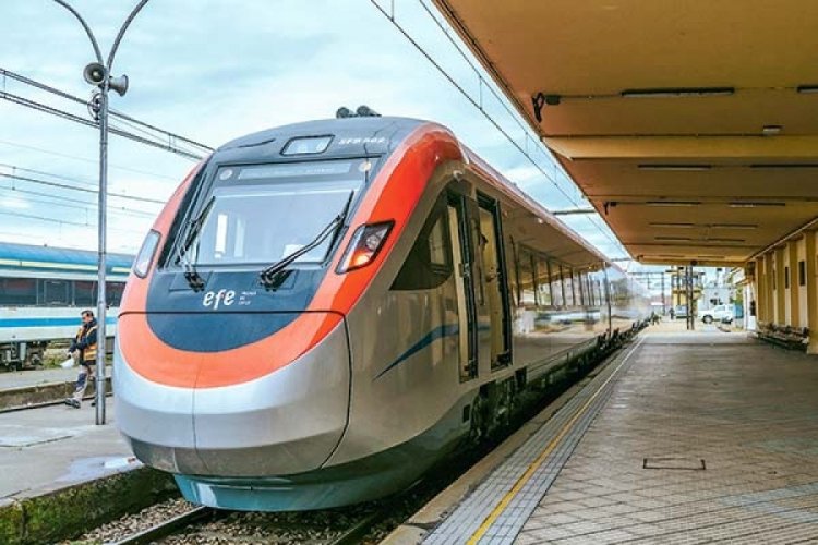 Şili'de iki tren kafa kafaya &ccedil;arpıştı