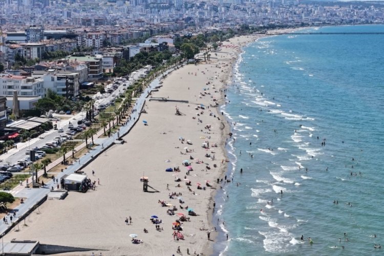 Samsun'da deniz sezonu a&ccedil;ıldı! Sahiller renkli g&ouml;r&uuml;nt&uuml;lere sahne oldu