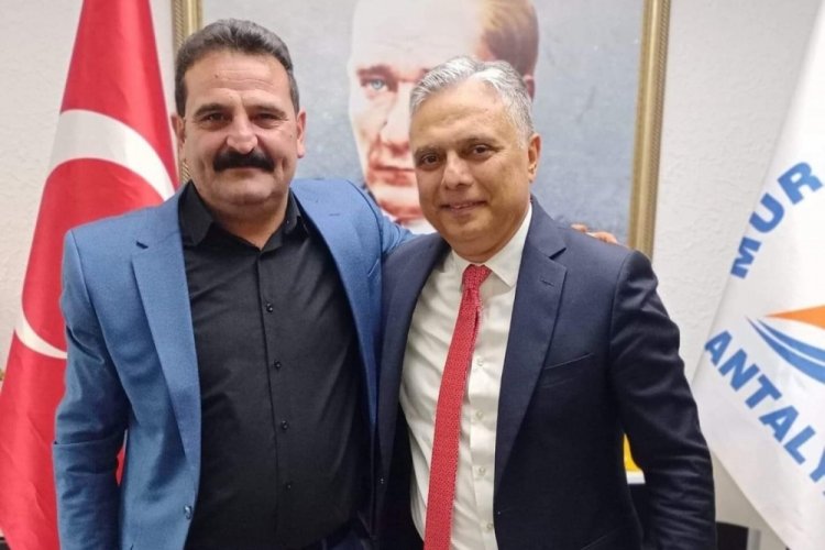 Kahvaltı yaparken eve giren otomobilin &ccedil;arptığı adam hastanede can verdi
