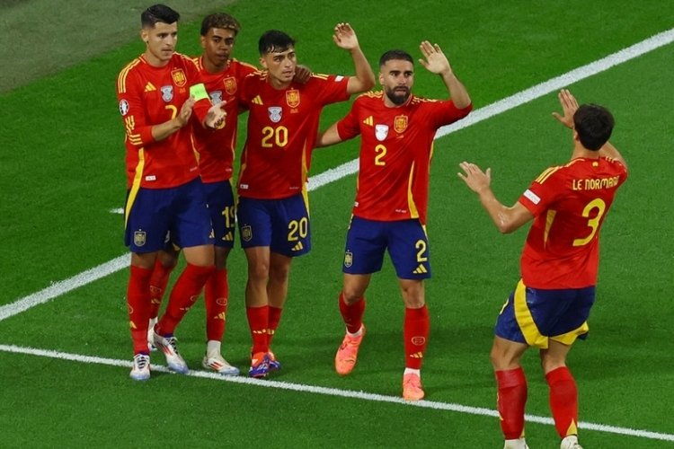 Dev ma&ccedil;ta kazanan İspanya son 16 biletini kaptı