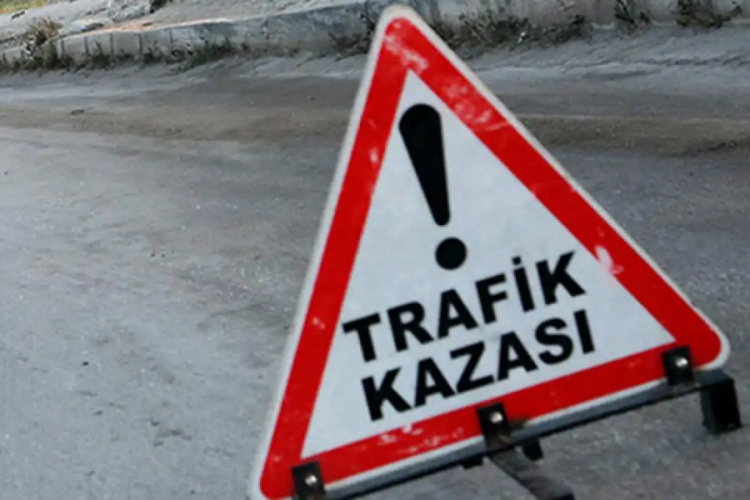 Konya'da otomobil devrildi: &Ouml;l&uuml; ve yaralılar var