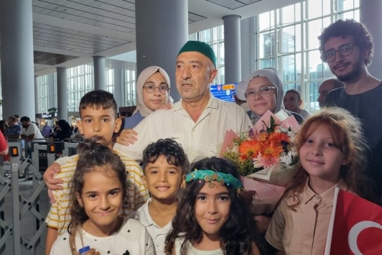 Hac ibadetini tamamlayan hacılar geri d&ouml;n&uuml;ş yaptı