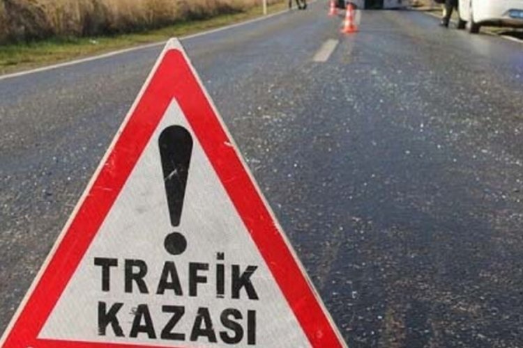 Ağrı'da otomobil ile kamyonet &ccedil;arpıştı: Ağır yaralılar var