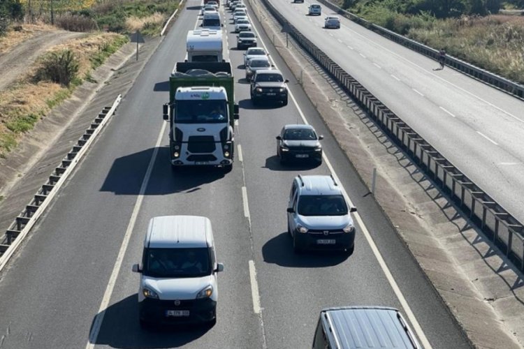 Tatilciler d&ouml;n&uuml;yor, trafik &ccedil;ilesi başladı