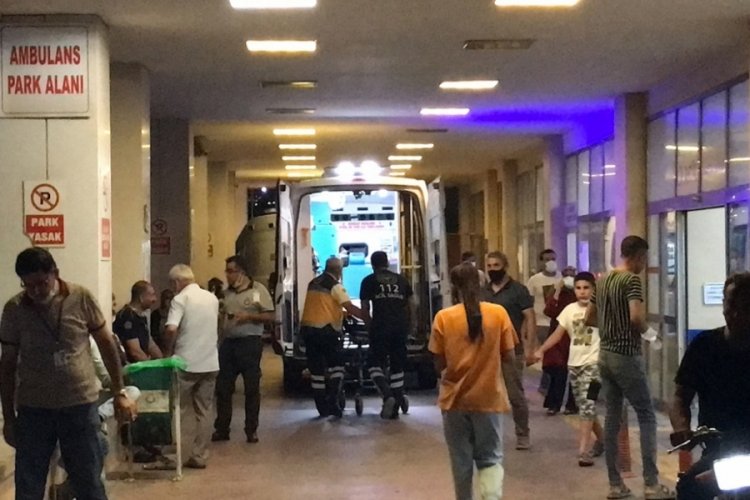 Husumetli aileler arasında taş- sopa ve silahlı kavga: 7 kişi yaralı
