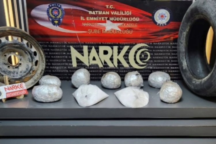 Aracın yedek lastiğinden 9.5 kilo uyuşturucu &ccedil;ıktı