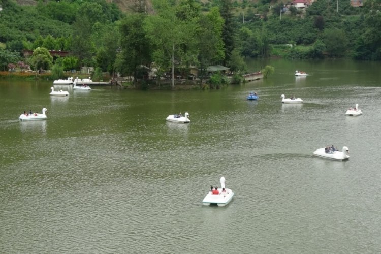 Trabzon'da Sera G&ouml;l&uuml;'nde deniz bisikletine b&uuml;y&uuml;k ilgi