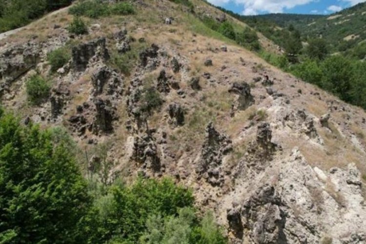 Ankara'da yöre halkı tarafından peribacalarına benzer kayalar keşfedildi