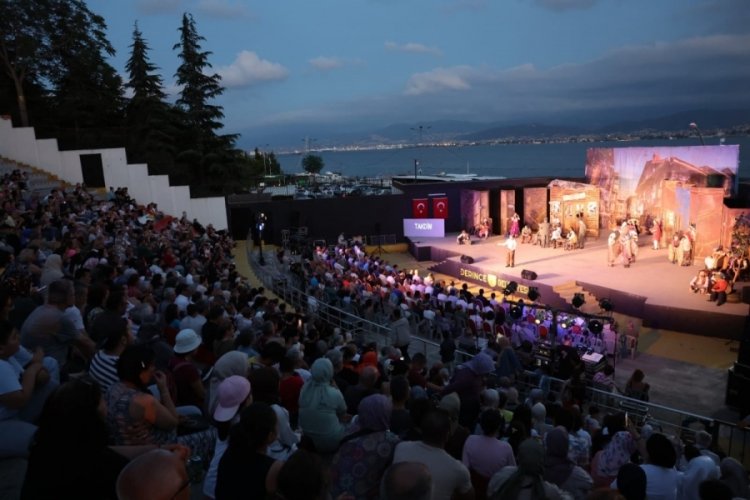 Bursa Devlet Tiyatrosu "Keşanlı Ali Destanı" oyununu sanatseverlerle buluşturdu