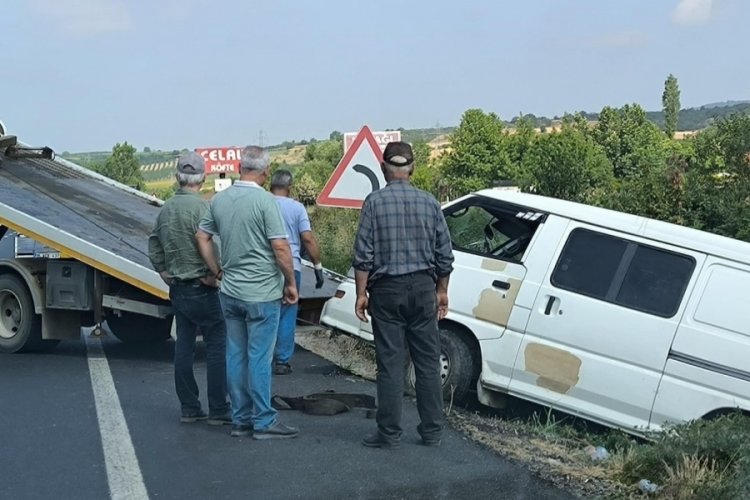 Bursa'da kontrolden &ccedil;ıkan minib&uuml;s şarampole u&ccedil;tu! 5 yaralı