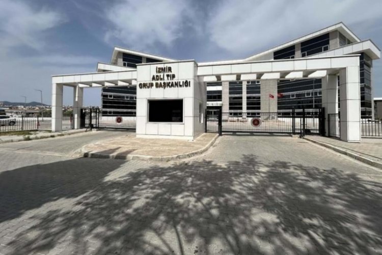 İzmir'de eşini konuşma bahanesiyle dışarı &ccedil;ağırıp vurarak &ouml;ld&uuml;rd&uuml;