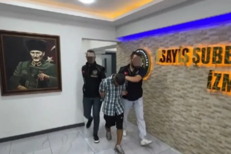 İzmir'de konuşmak i&ccedil;in &ccedil;ağırdığı eşini &ouml;ld&uuml;rm&uuml;şt&uuml;! Otogarda yakalandı