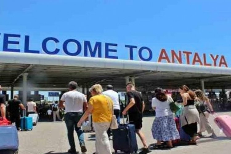 Antalya Havalimanı'nda u&ccedil;uş ve yolcu sayılarında rekor