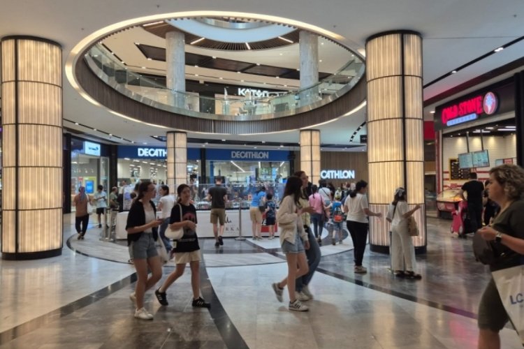 Bursa'da AVM'de hafta sonu yoğunluğu yaşandı!