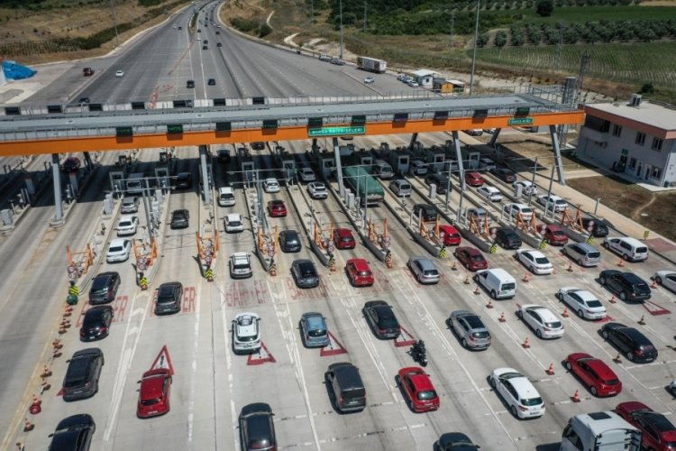 Tatilin son g&uuml;n&uuml;nde Bursa Batı Gişelerinde yoğunluk