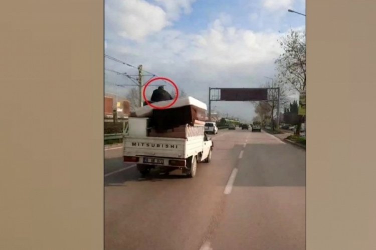 Bursa'da 4 kişinin ayakta seyahat ettiği kamyonetin s&uuml;r&uuml;c&uuml;s&uuml;ne ceza