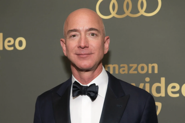 Jeff Bezos 500 milyon dolarlık yatıyla Bodrum'a demir attı