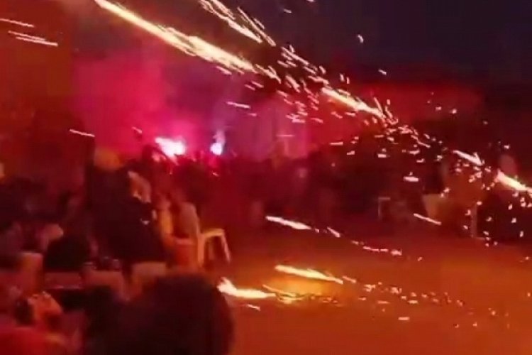 Bursa'daki 'Şalvar Şenliği'nde atılan havai fişek, kadınların &uuml;zerine d&uuml;ş&uuml;p patladı