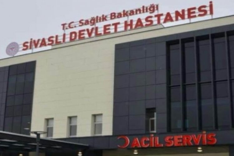 Uşak'ta otomobil kamyonet arkadan &ccedil;arptı; 1 &ouml;l&uuml; 2 yaralı