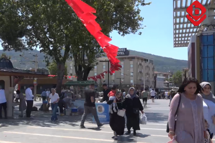 Bursalılara "Y&uuml;zde 25 kira sınırının kaldırılması hakkında ne d&uuml;ş&uuml;n&uuml;yorsunuz?" diye sorduk