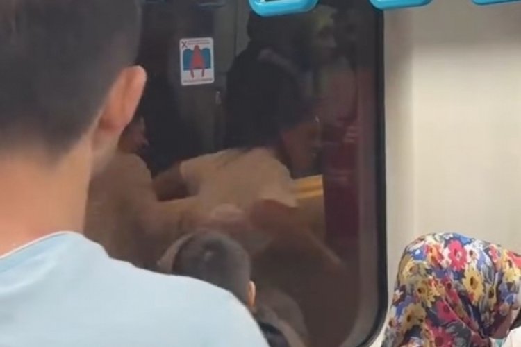 İstanbul'da toplu taşımada kadınlar birbirine girdi