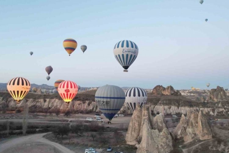 Sıcak hava balon pilotları 300 saatlik eğitimden geçiyor 