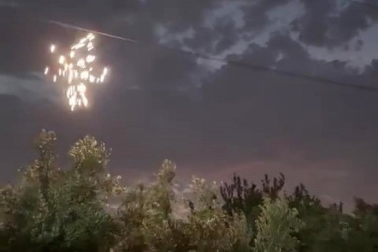 Hatay'da korkutan yangın! Zeytinlik &uuml;zerindeki elektrik kabloları patladı