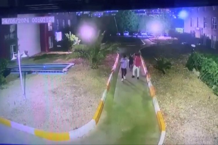 Arkadalarından yaklaşıp amca &ccedil;ocuklarına kurşun yağdırdı